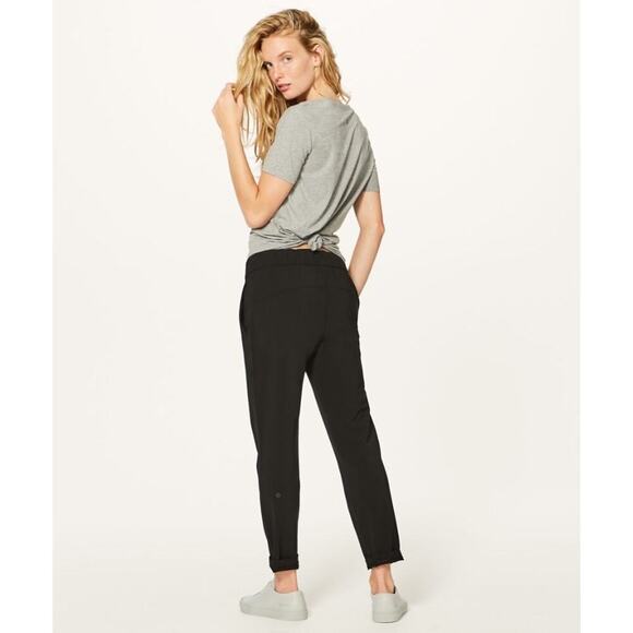 Lululemon On The Fly Pant Women’s 4 Black Athleisure Neutral Minimalist Casual - Picture 3 of 9
